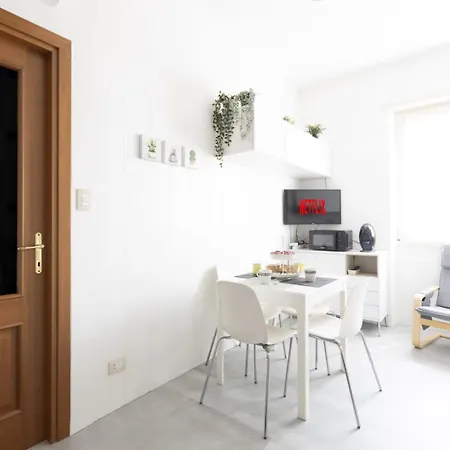 Aeterna - Metro A , 20 Min To The Center - Free Wi-fi Apartment